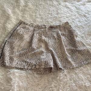 Philosophy Republic Snake Print Shorts Black/White Size 10‎
